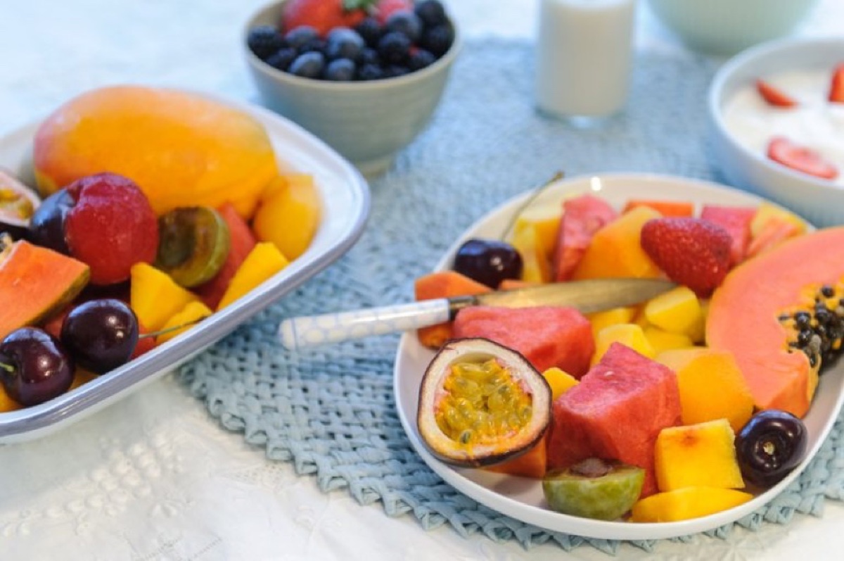 yogur con fruta de verano