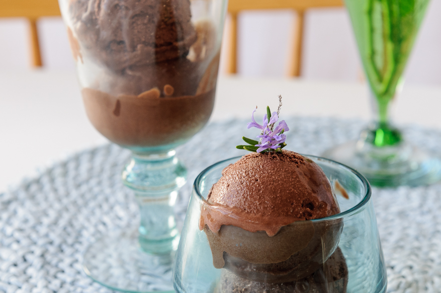 helado de chocolate clásico