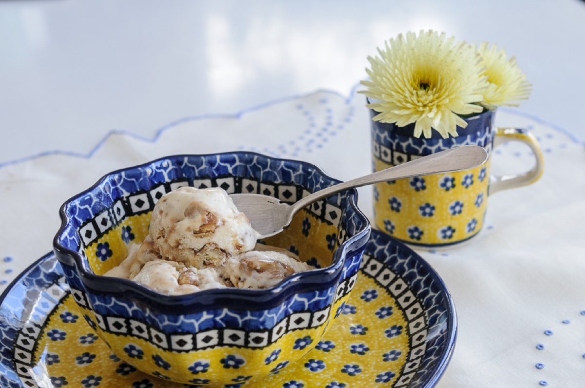 helado de vainilla y nueces